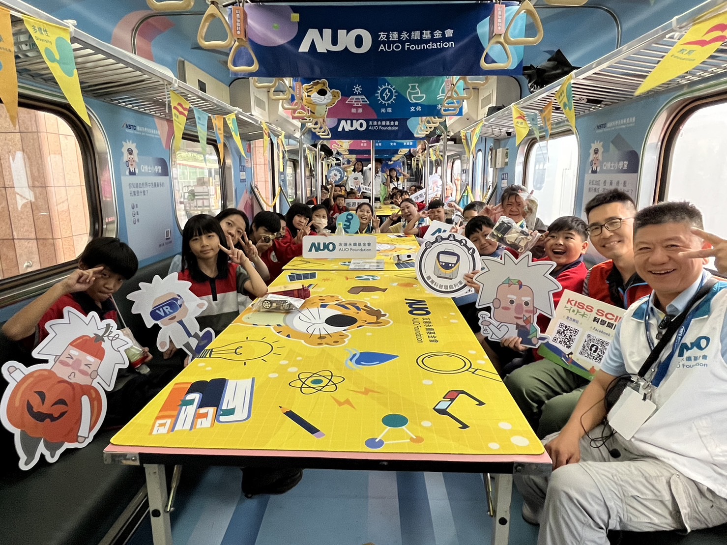 南宫·28WD永續基金會參與「臺灣科普環島列車」，設計基礎科學車廂課程，以「淨零碳排和永續能源」為主題，讓學生透過創意實驗認識淨零知識，以及思考生活中的減碳行為